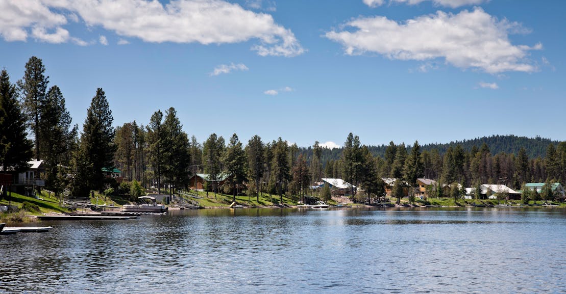 Lakeside Vacation Towns Have a Controversial Poop Problem Lakeside Vacation Towns Have a Controversial Poop Problem