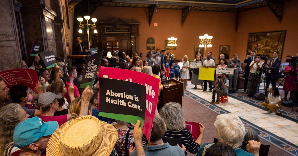 “Shame!”: Iowa Protesters Try to Stop Republicans’ Extreme Abortion Ban “Shame!”: Iowa Protesters Try to Stop Republicans’ Extreme Abortion Ban