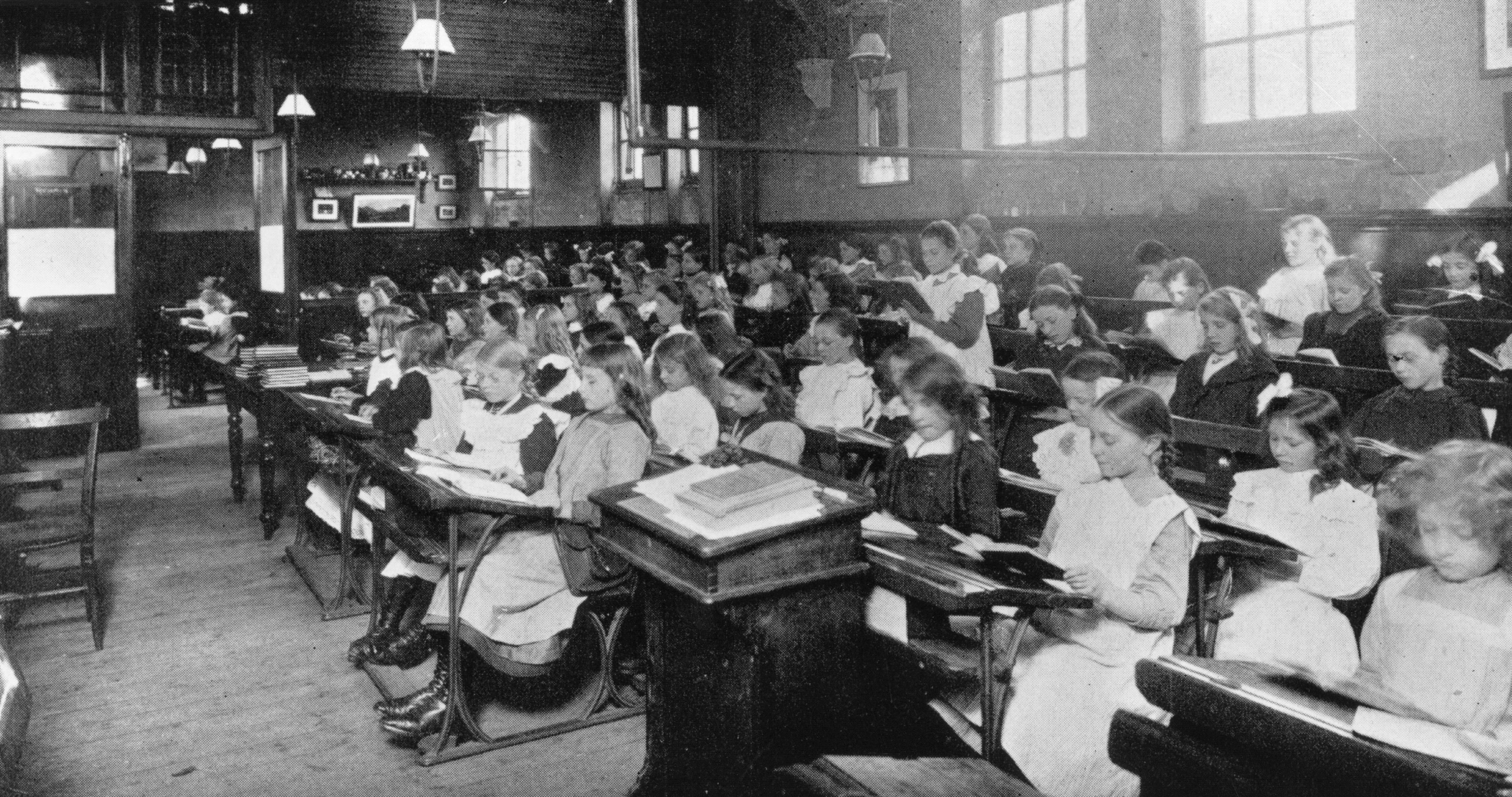 A classroom in 1913.