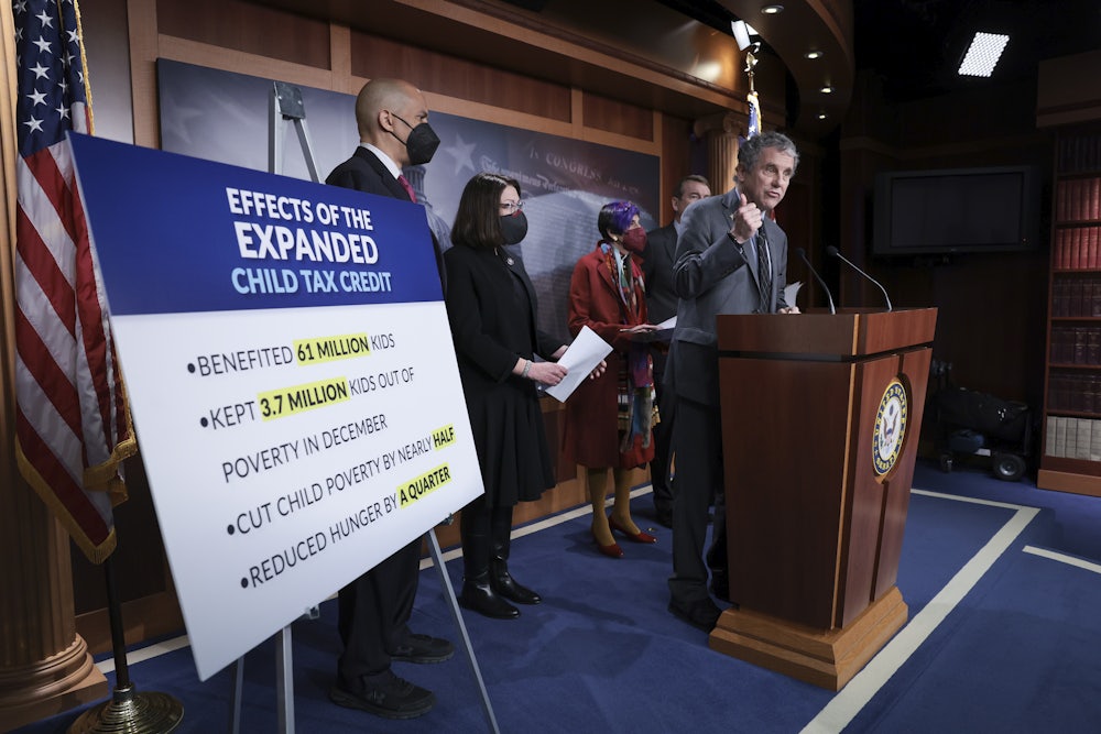 Senator Sherrod Brown leads a group of Democrats campaigning to renew the expanded child tax credit.