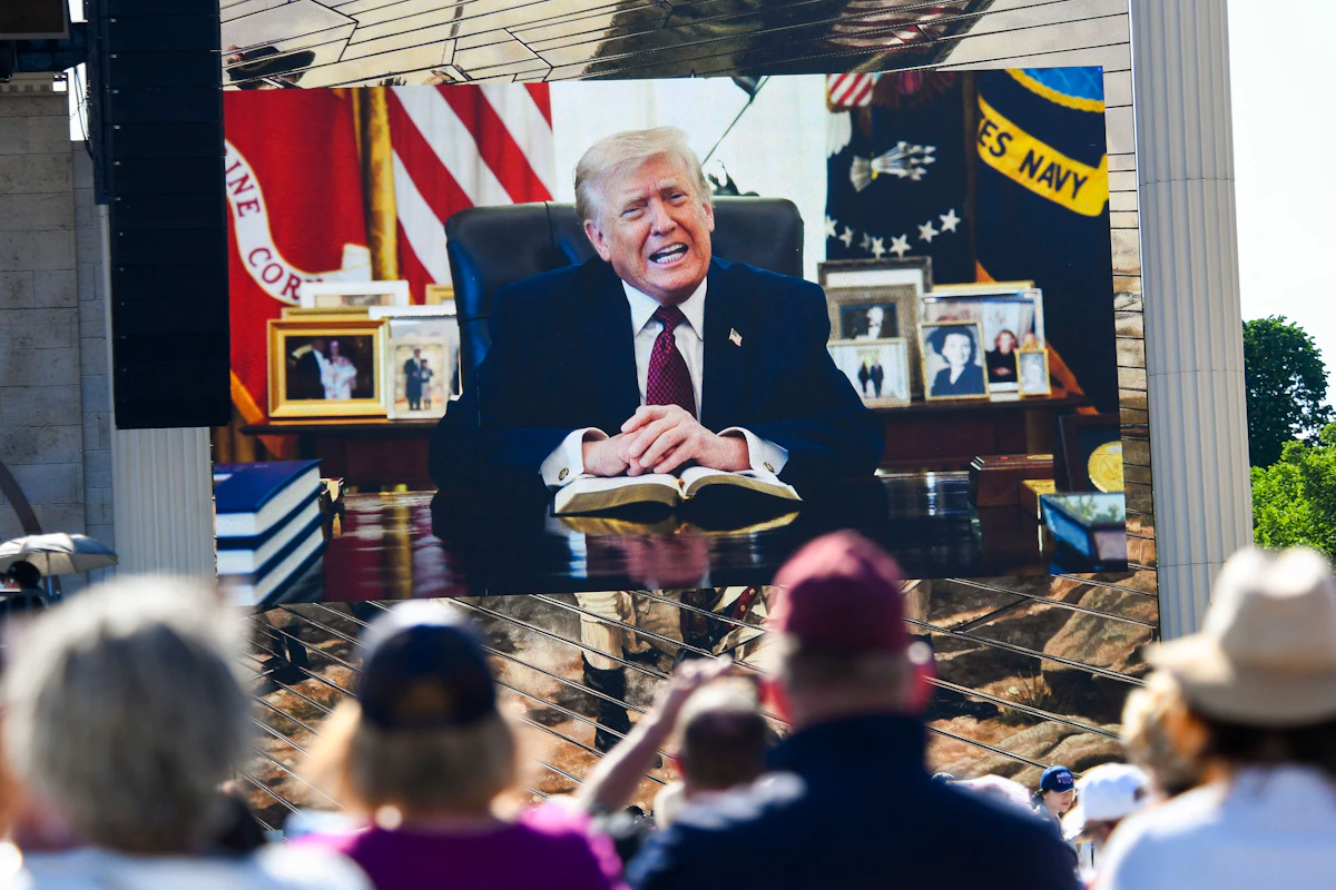 Trump Treated His Evangelical Supporters Like Dogs This Weekend