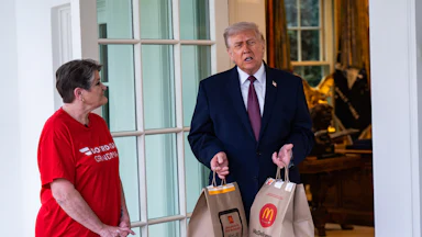 Trump and Sharon Simmons, a DoorDash worker, outside the Oval Office