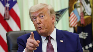 donald trump points in oval office