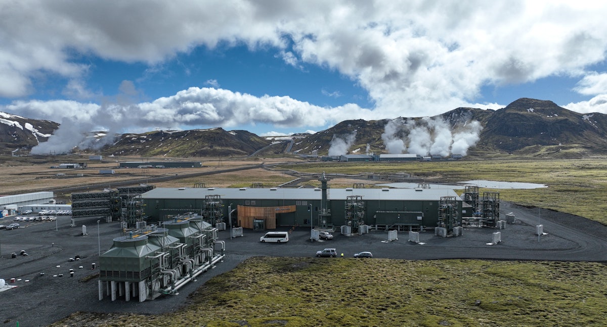 The Mammoth facility by Climeworks sits in the middle of the tundra with mountains in the background.