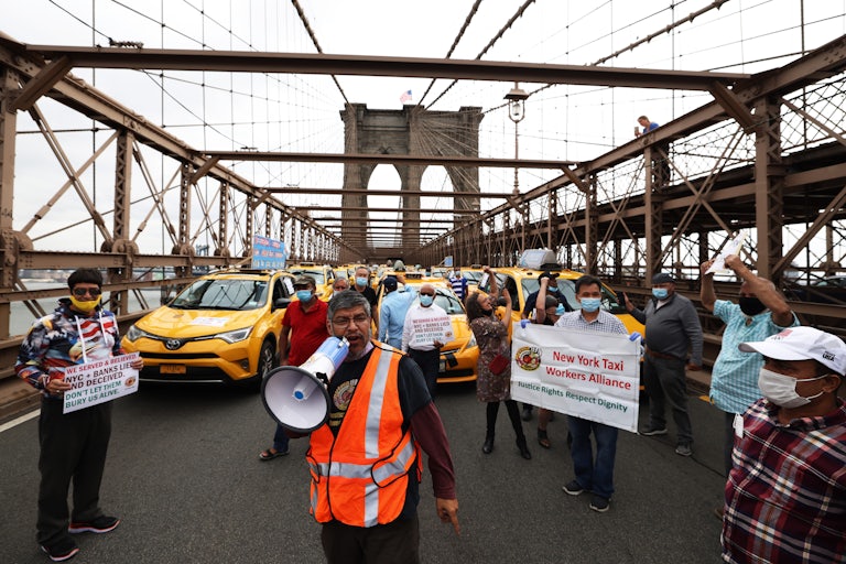 nyc taxi drivers protest on the Brooklyn bridge