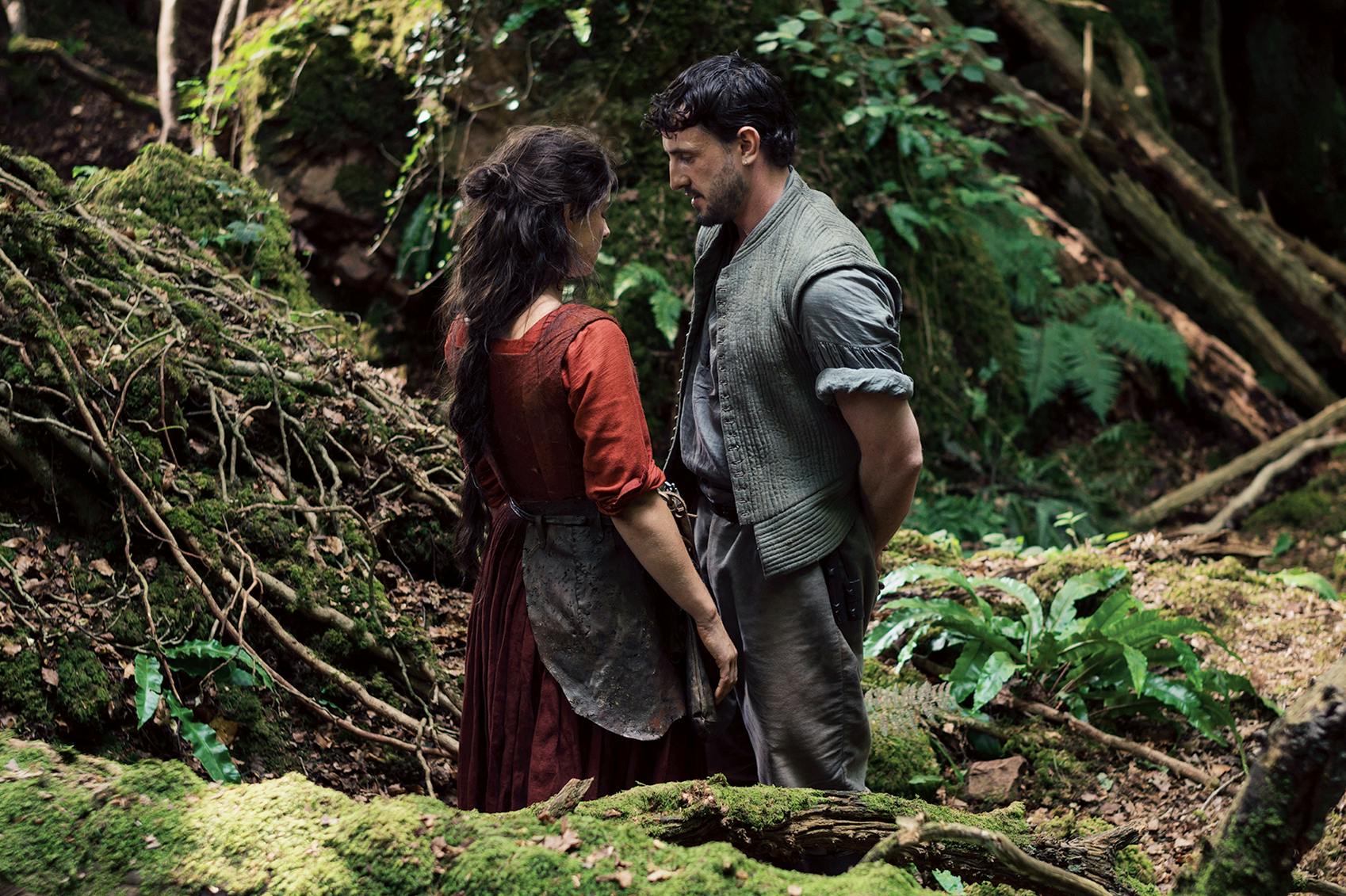 Jessie Buckley and Paul Mescal in Hamnet