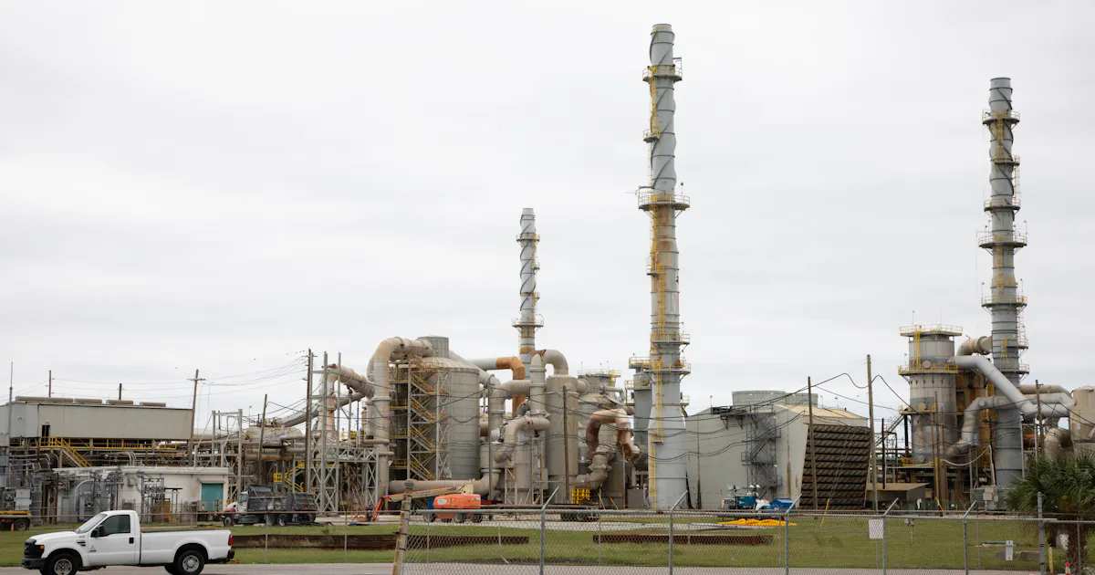 Florida Looks to Pave its Roads With Toxic Waste Florida Looks to Pave its Roads With Toxic Waste