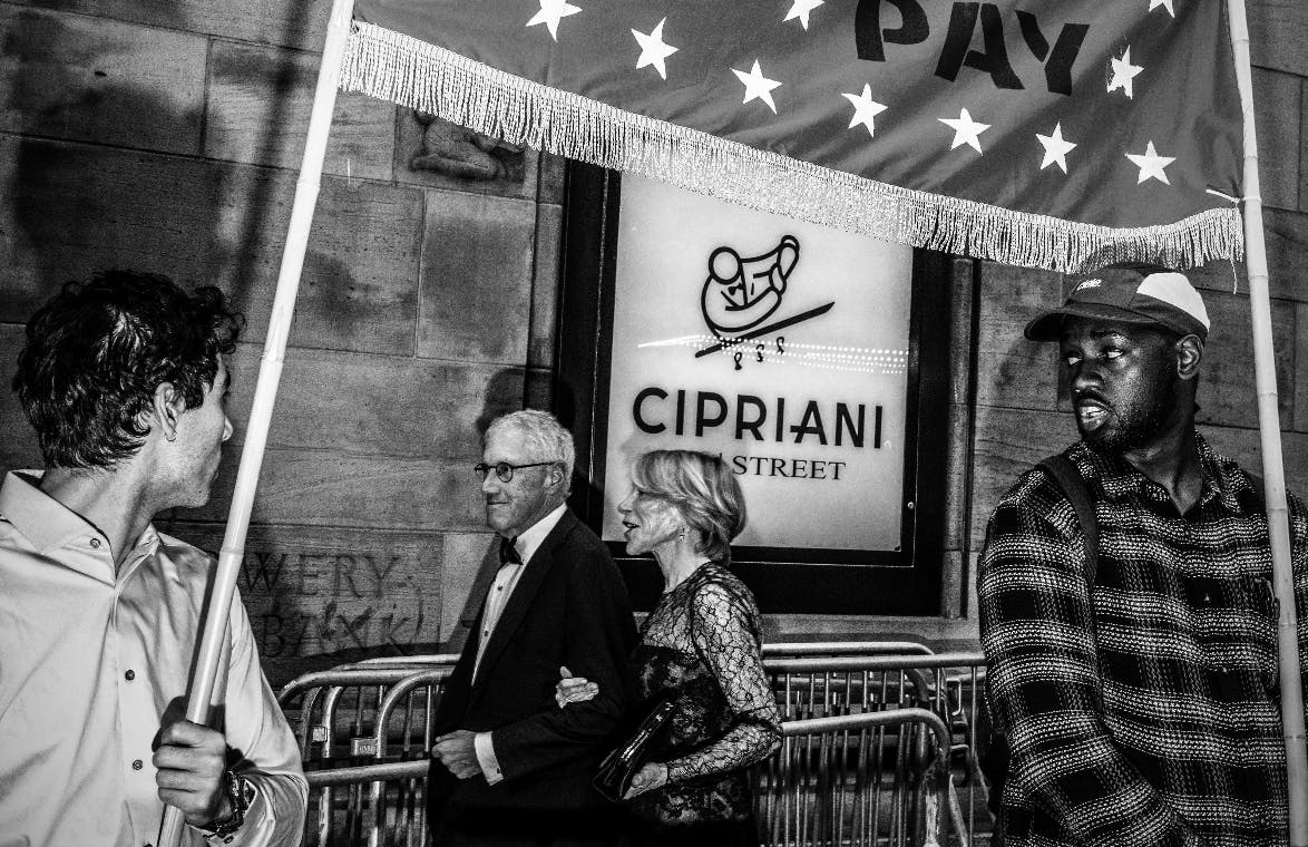 In early May, protesters forming a “billionaire blockade” confronted attendees of a dinner in New York City honoring hedge fund manager Paul Singer. The dinner was hosted by the conservative think tank the Manhattan Institute.