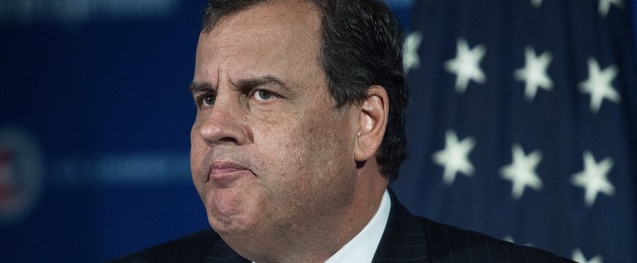 Christie, Cuomo Stick With Ebola Quarantine; Nurse Protests | The New ...