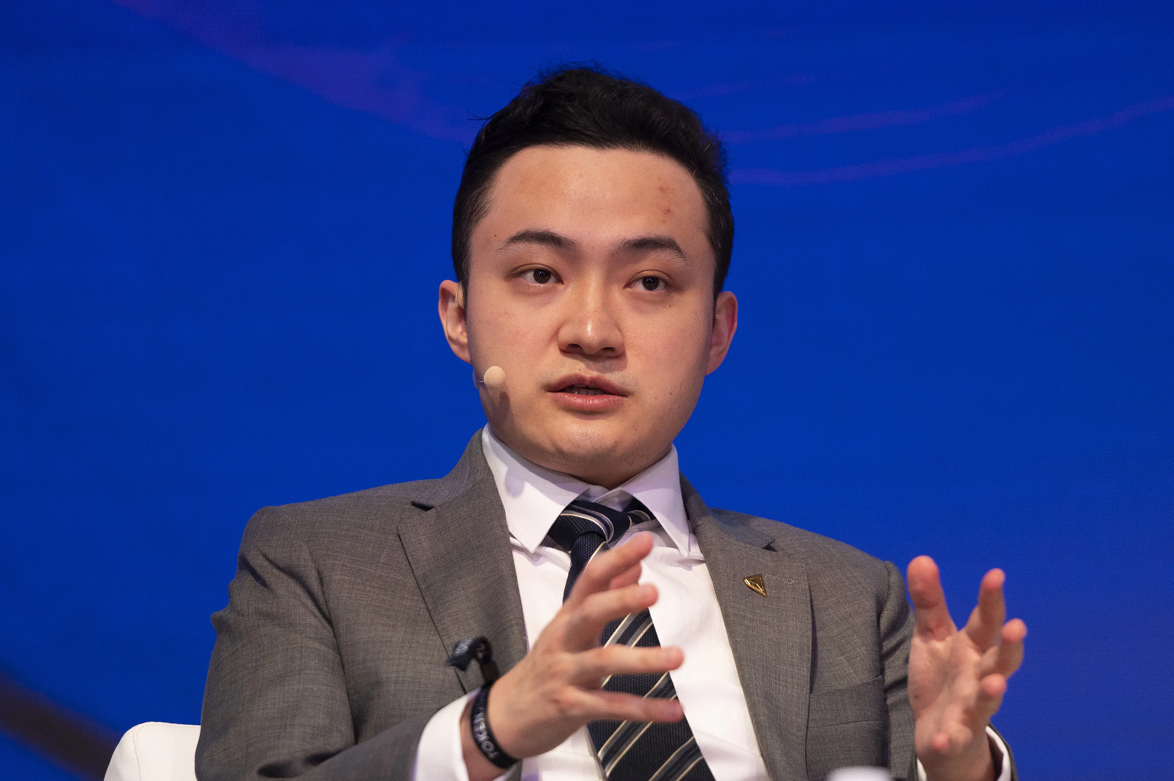 Justin Sun speaks at a conference