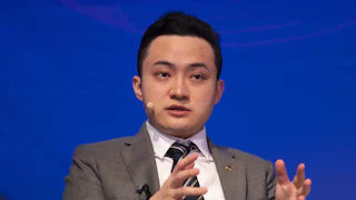 Justin Sun speaks at a conference
