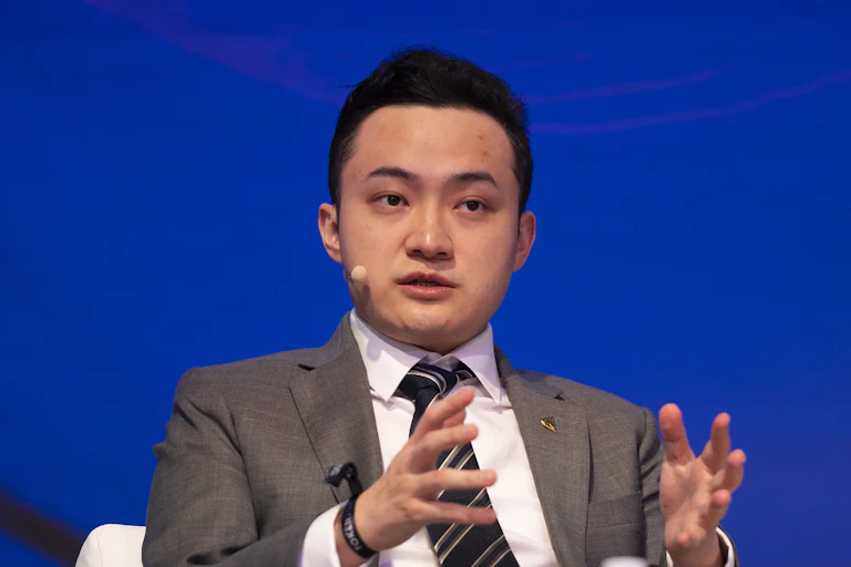 Justin Sun speaks at a conference