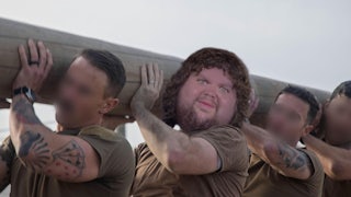 JD Vance meme head posted on his body as he trains with three other Navy Seals, all holding up a giant log.