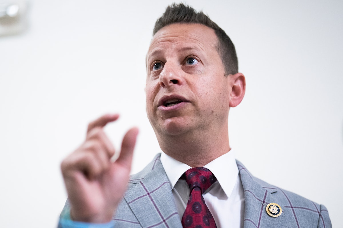 Meet the Democrat Helping Elon Musk Gut the Federal Government Meet the Democrat Helping Elon Musk Gut the Federal Government