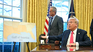 Donald Trump points at map of the U.S. with "Gulf of America"