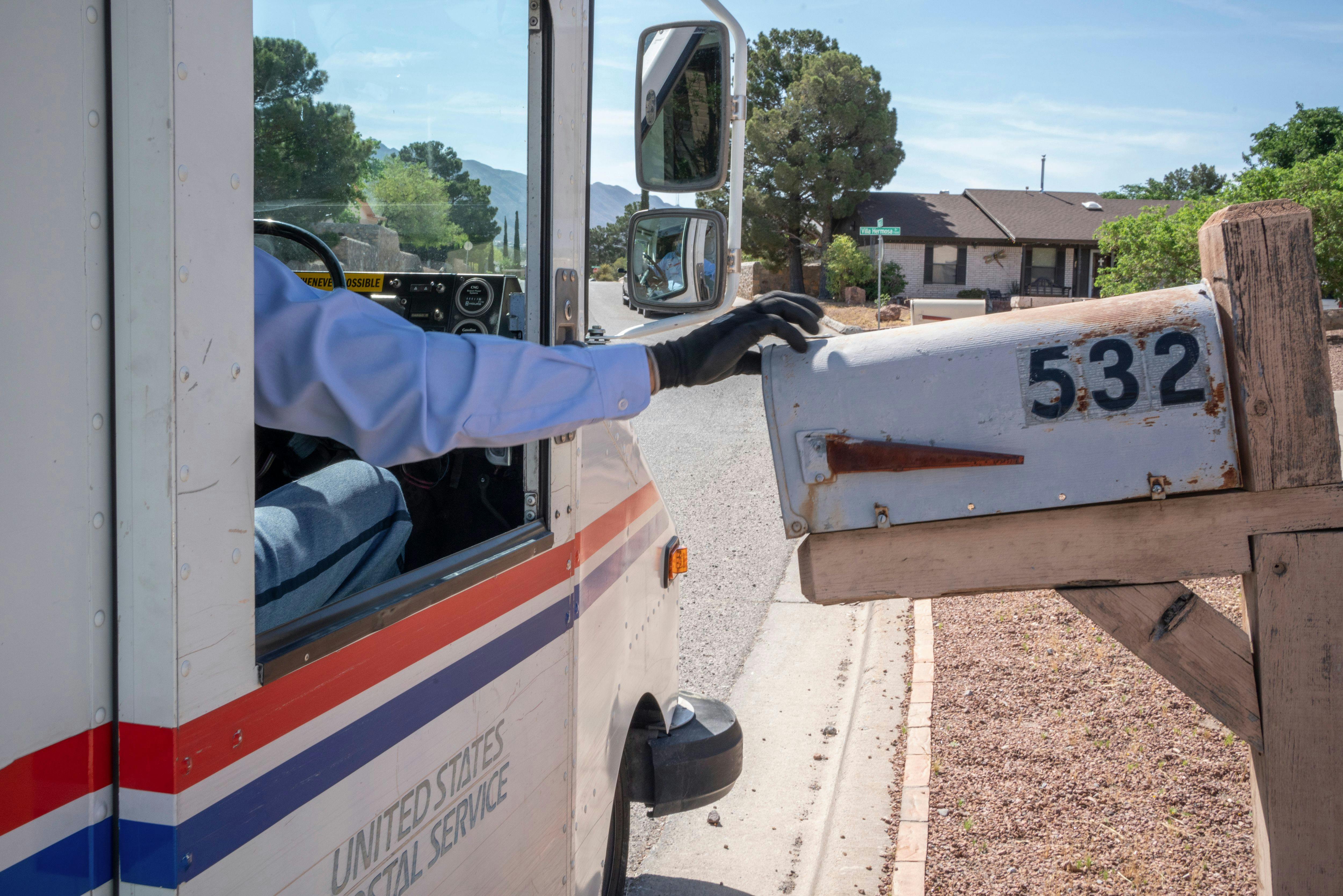 Why the Media Is Uniquely Terrible at Covering the U.S. Postal Service thumbnail