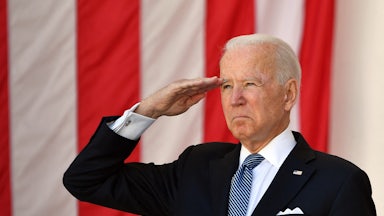 Biden salutes from Air Force One
