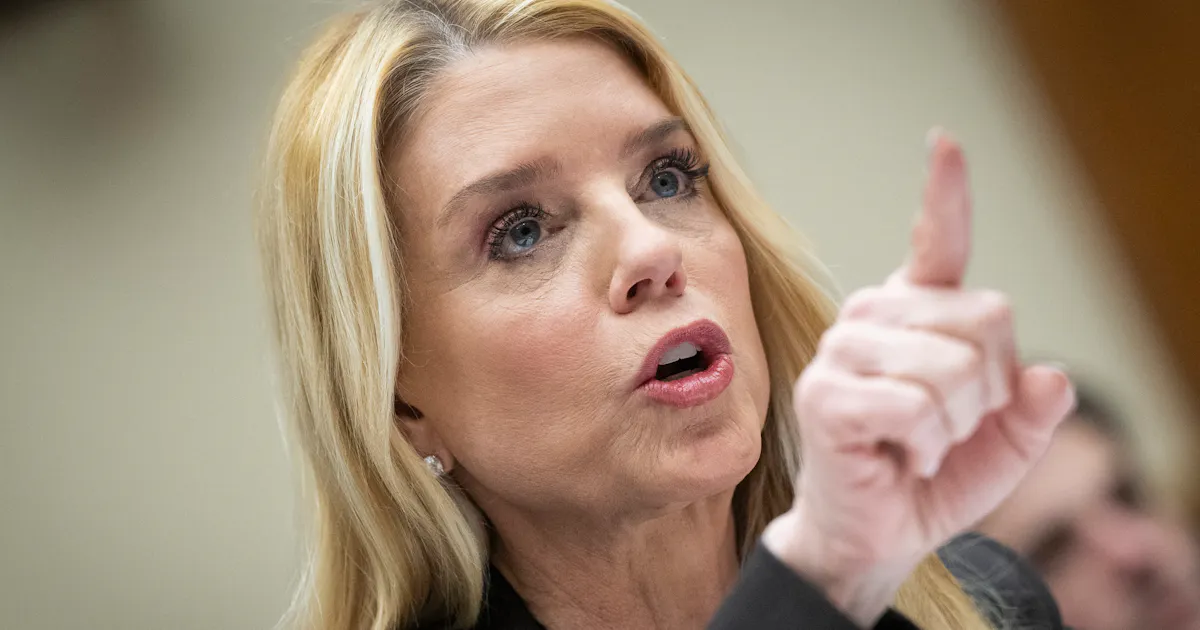 does pam bondi smoke cigarettes John Pam Bondi is a lizard.