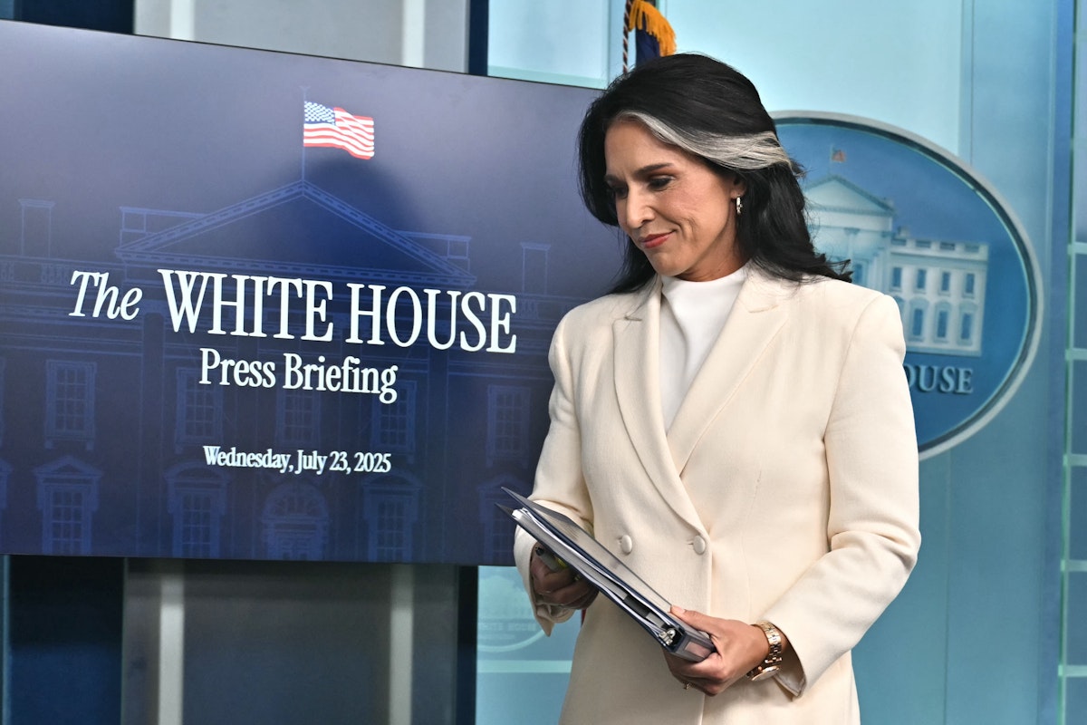 Tulsi Gabbard Starts Wild New Conspiracy About Hillary Clinton Tulsi Gabbard Starts Wild New Conspiracy About Hillary Clinton