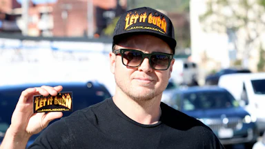 Spencer Pratt holds up a card reading "Let it Burn"
