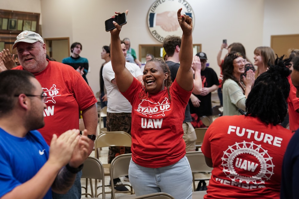 Volkswagen workers in Chattanooga, Tennessee, celebrate their unionization