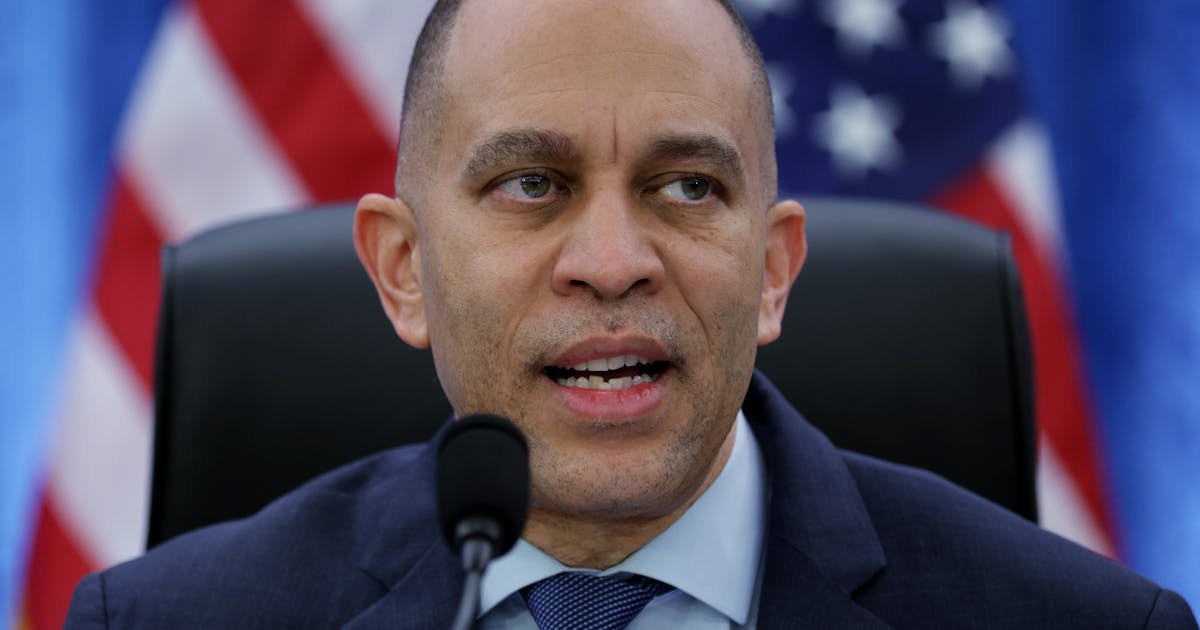 Hakeem Jeffries Plays Dumb on Abolish ICE: “I Don’t Understand”