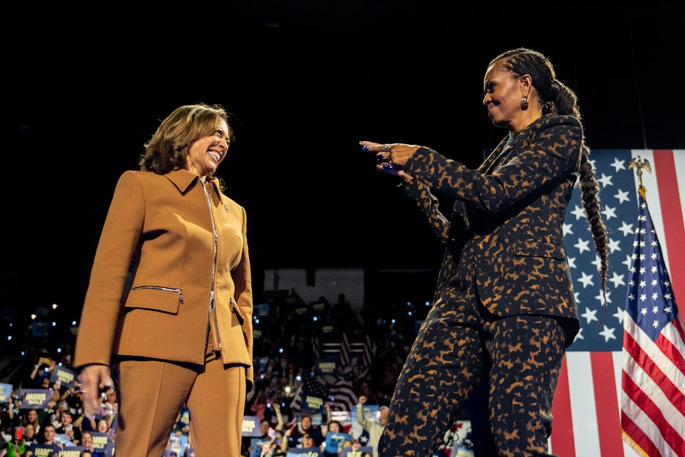 Michelle Obama points at Kamala Harris