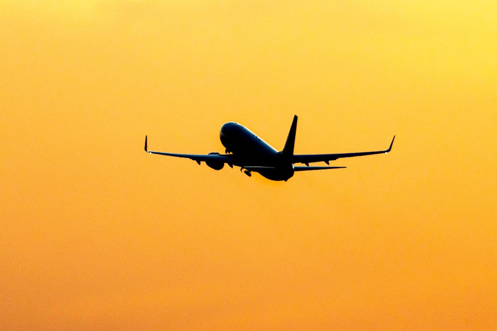 Silhouette of a departing Boeing 737-800.