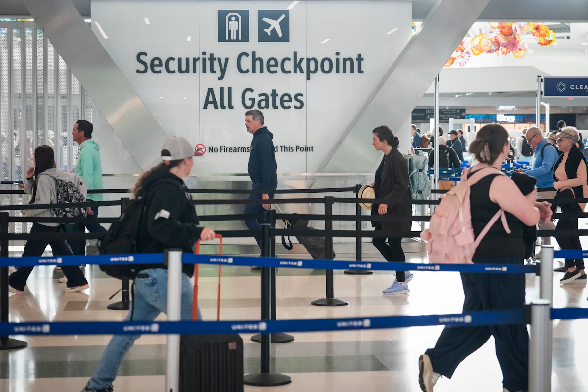 Trump Suggests Gutting TSA After Blaming Shutdown on Democrats Trump Suggests Gutting TSA After Blaming Shutdown on Democrats