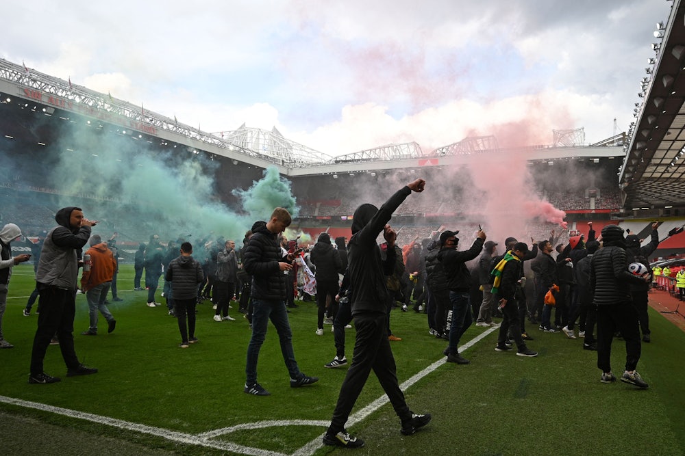 Fans at Old Trafford protest the Glazer family.