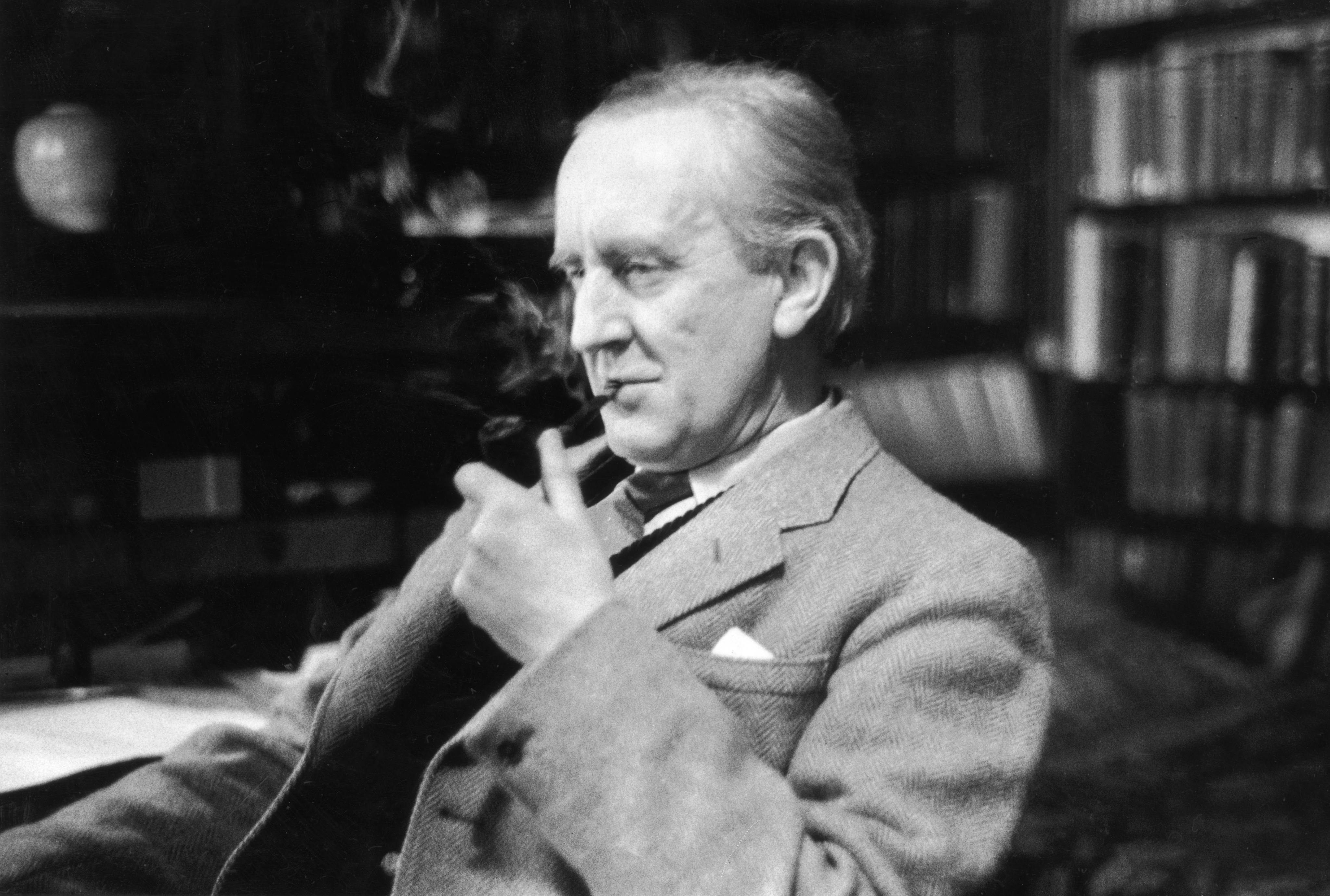 Amazon.com: J.R.R. Tolkien: The man who created The Lord of the Rings:  9780230768383: Michael Coren: Books