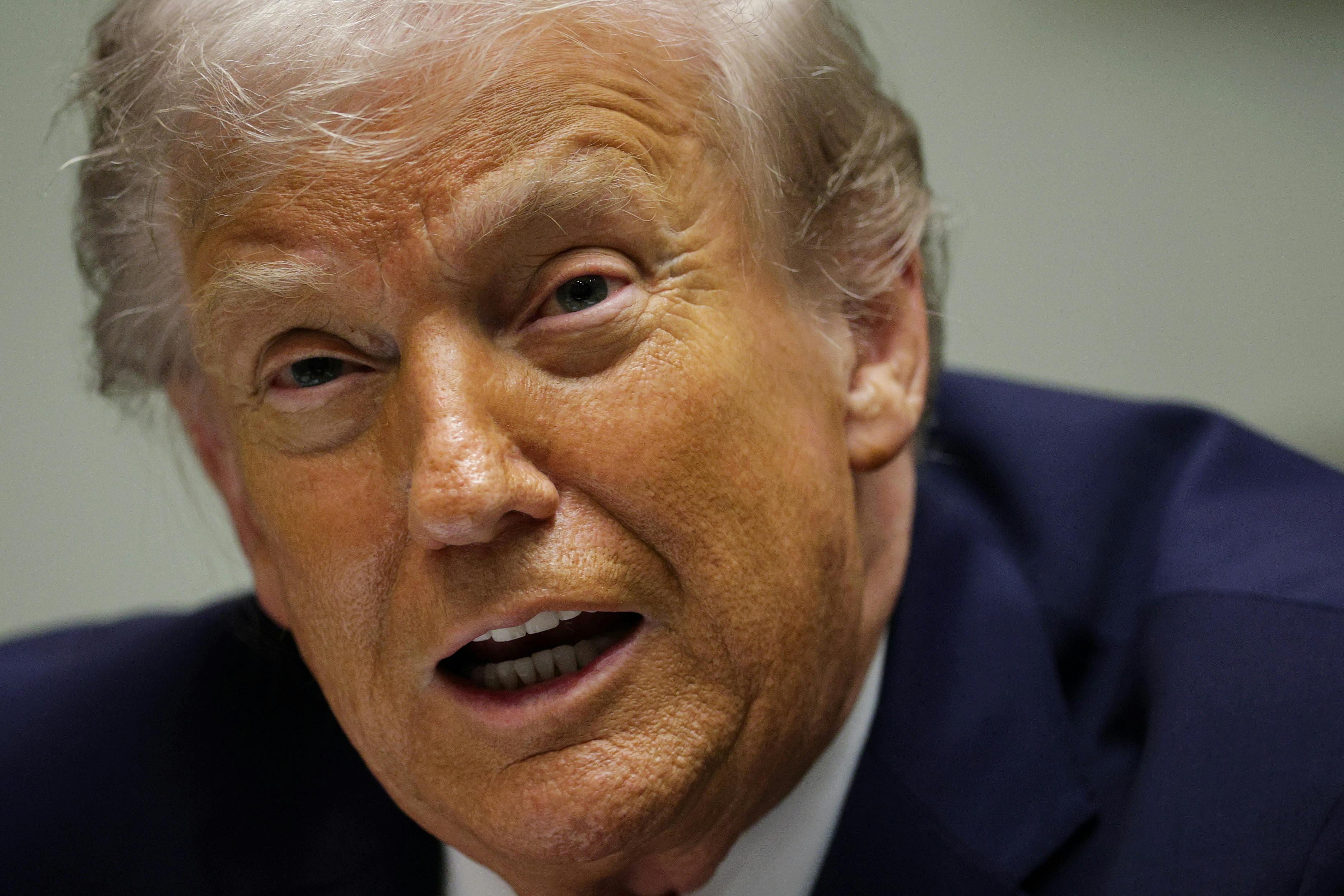 White House Resorts to Desperate Method to Brag About Trump’s Economy