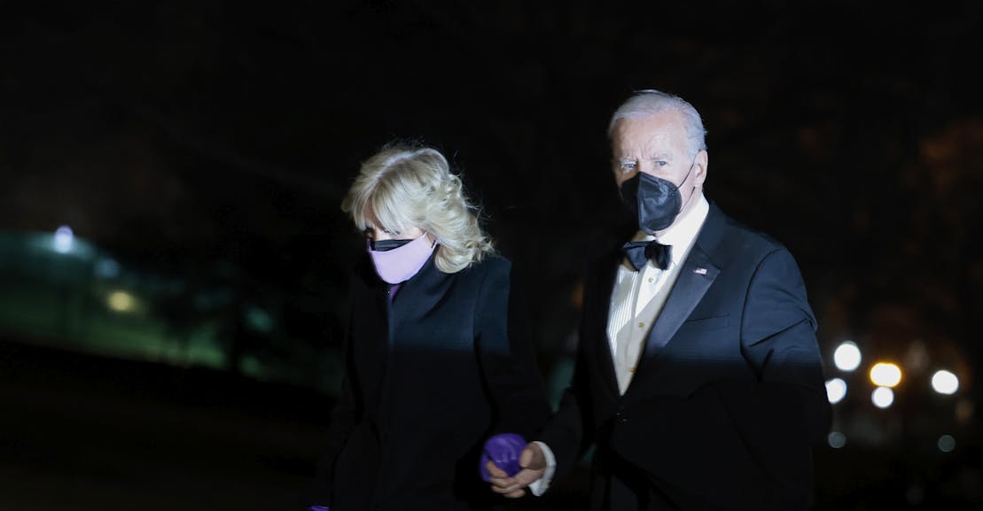 Washington Suits Up for the White House Correspondents’ Superspreader Event Washington Suits Up for the White House Correspondents’ Superspreader Event