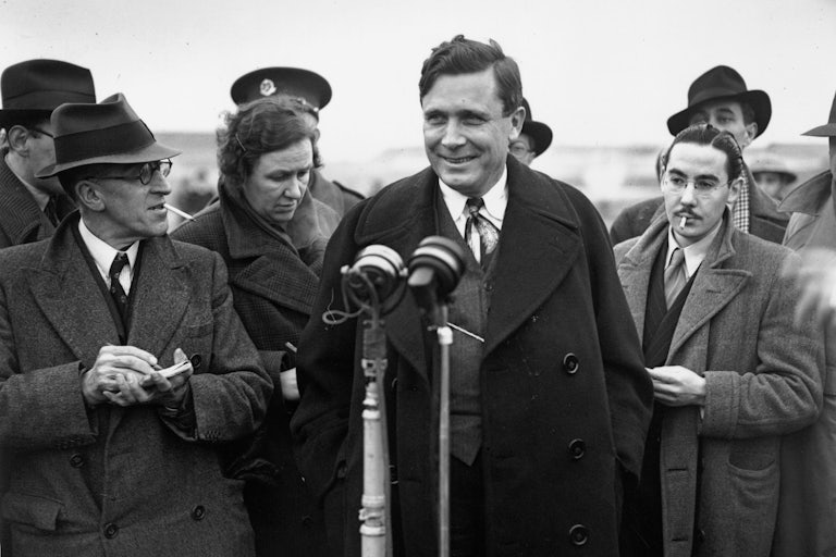 Wendell Willkie arriving in England in January 1941