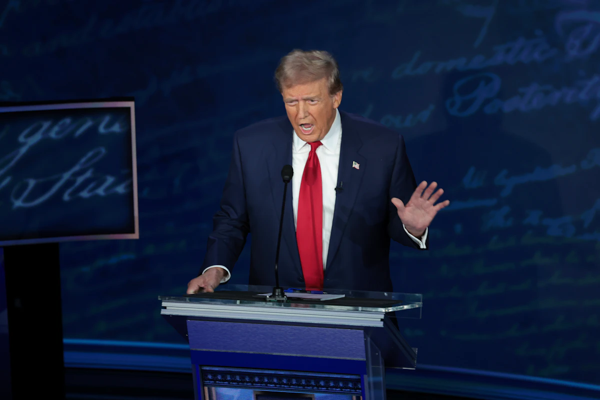 Trump Kicks Off Debate by Ranting About Migrants Like Deranged Person Trump Kicks Off Debate by Ranting About Migrants Like Deranged Person