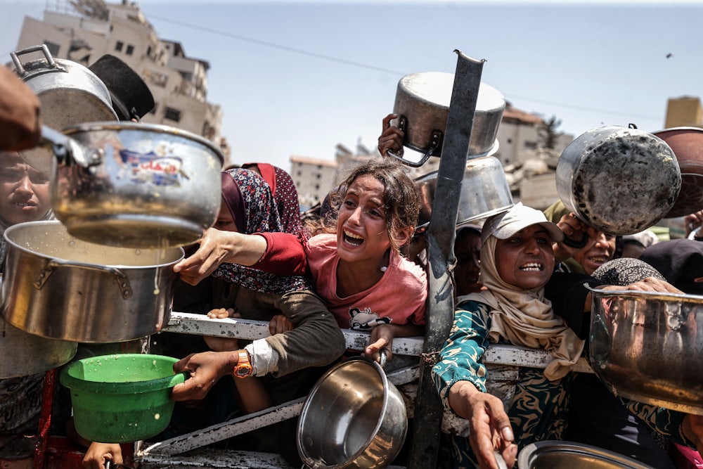 A charity distributes meals to Palestinians in Gaza City on July 28.