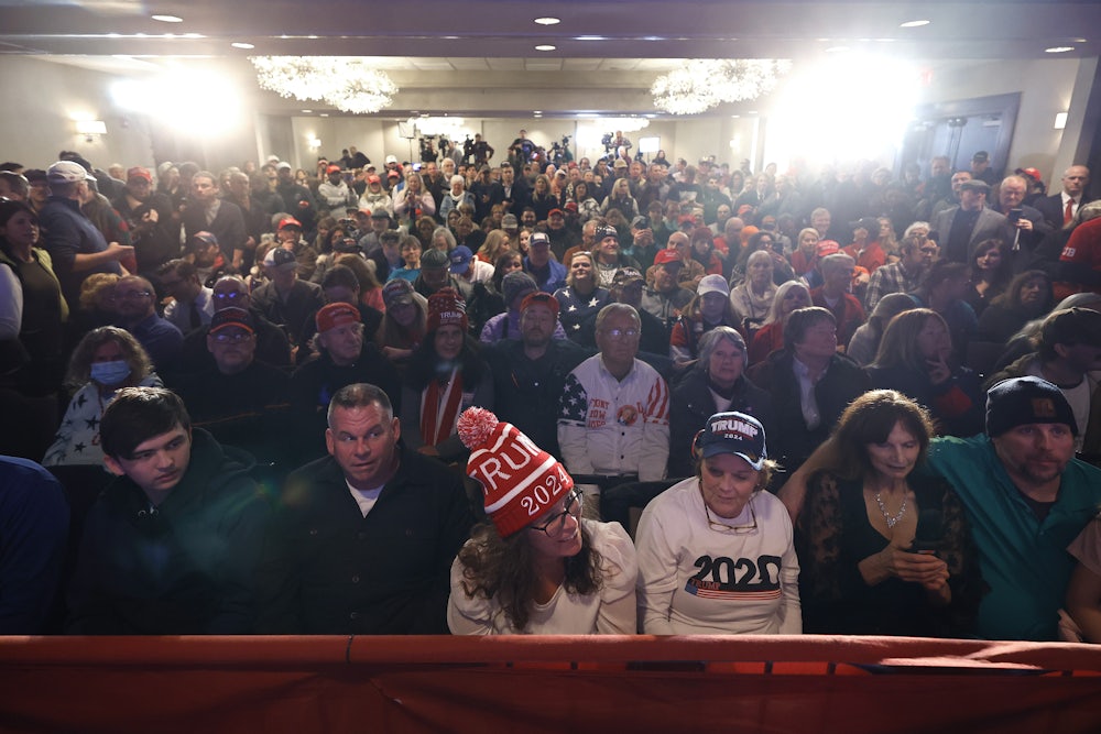 Trump supporters wait for his arrival