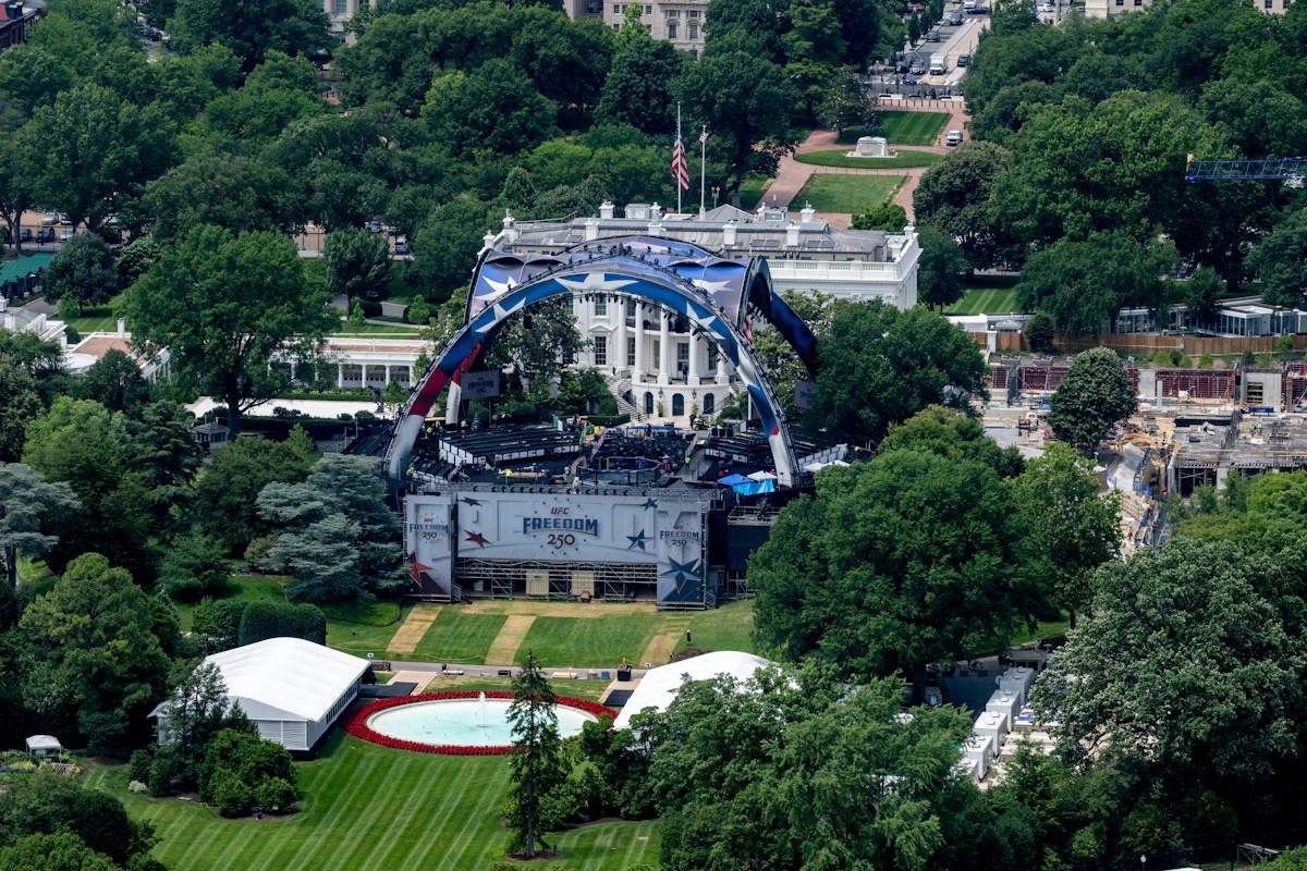 White House Reveals Plan to Shut Out Reporters From UFC Fight White House Reveals Plan to Shut Out Reporters From UFC Fight
