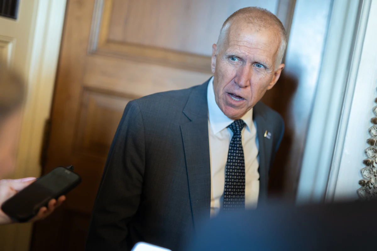 Republican Senator Attacks GOP for Becoming “Circular Firing Squad” Republican Senator Attacks GOP for Becoming “Circular Firing Squad”