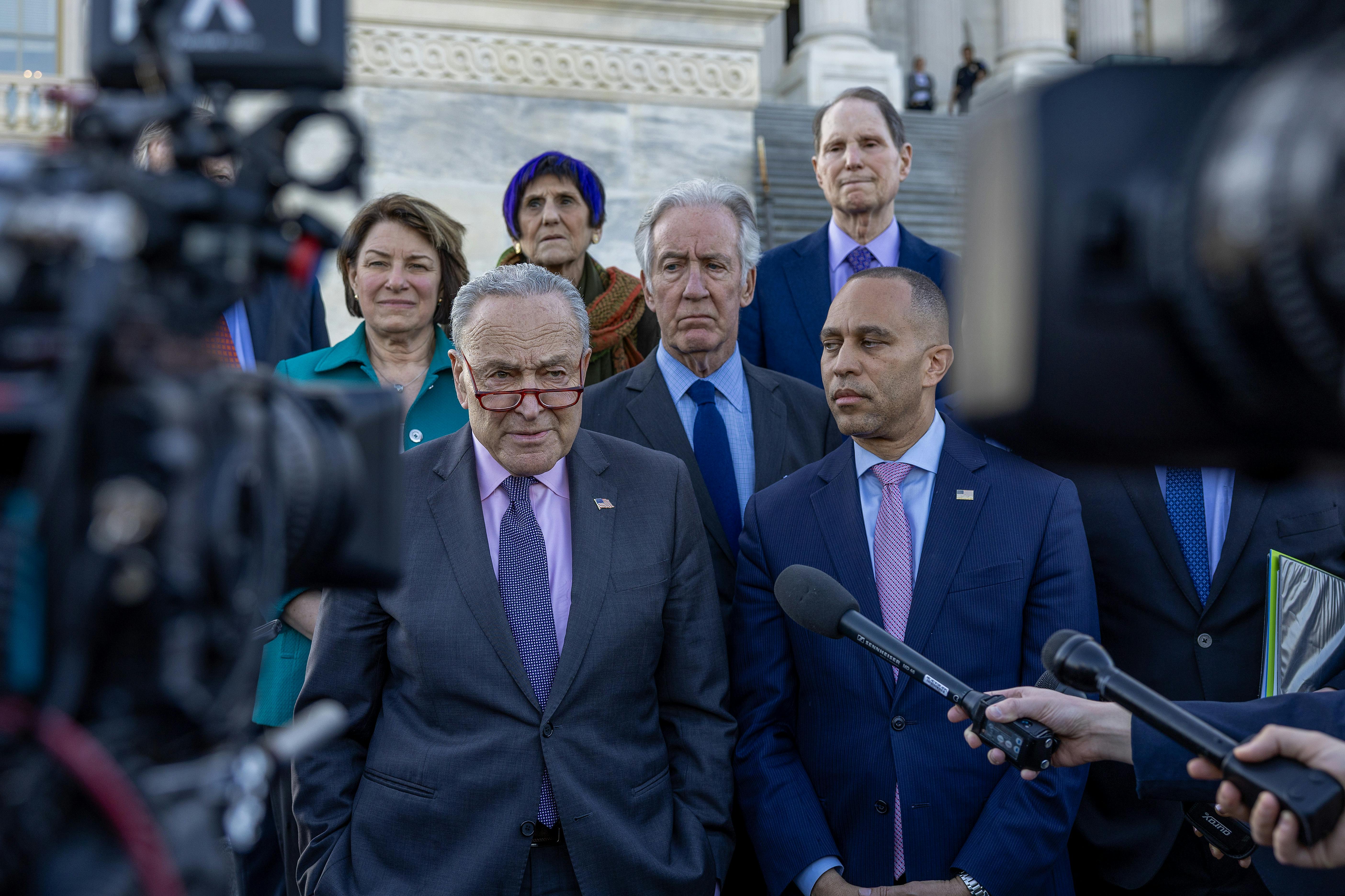 Senate Minority Leader Chuck Schumer (L) and House Minority Leader Hakeem Jeffries (R) 