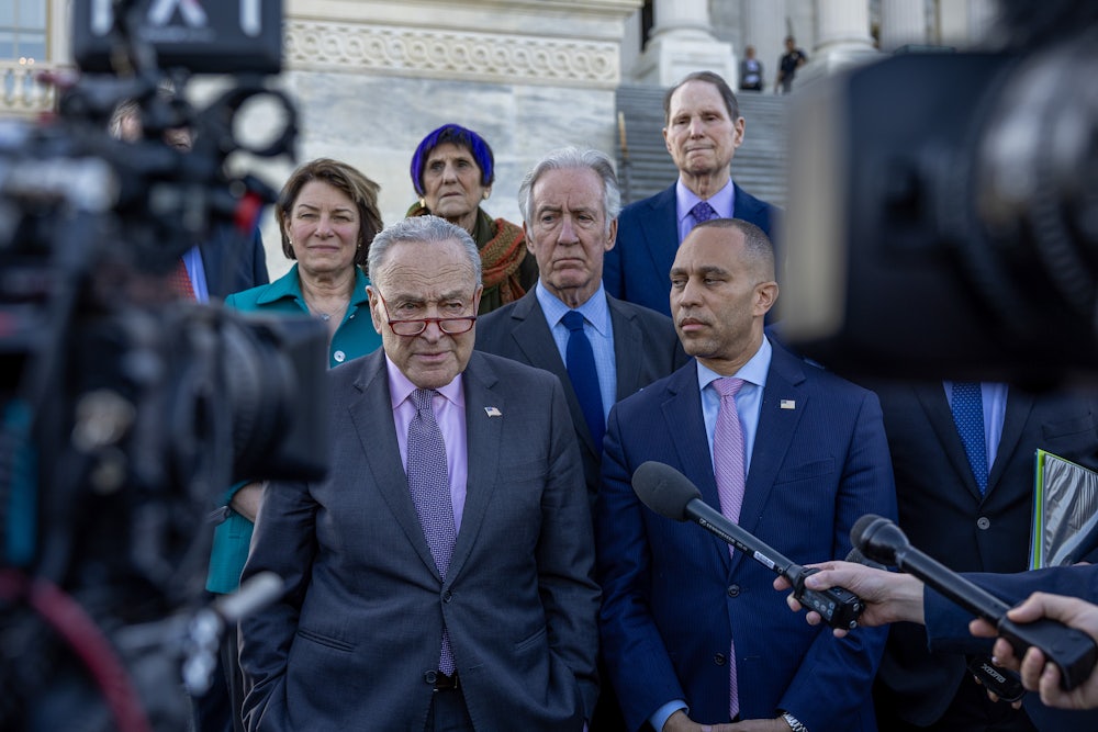 Senate Minority Leader Chuck Schumer (L) and House Minority Leader Hakeem Jeffries (R)