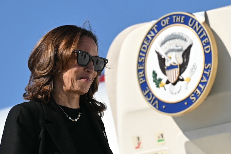 Kamala Harris boards the Air Force Two plane