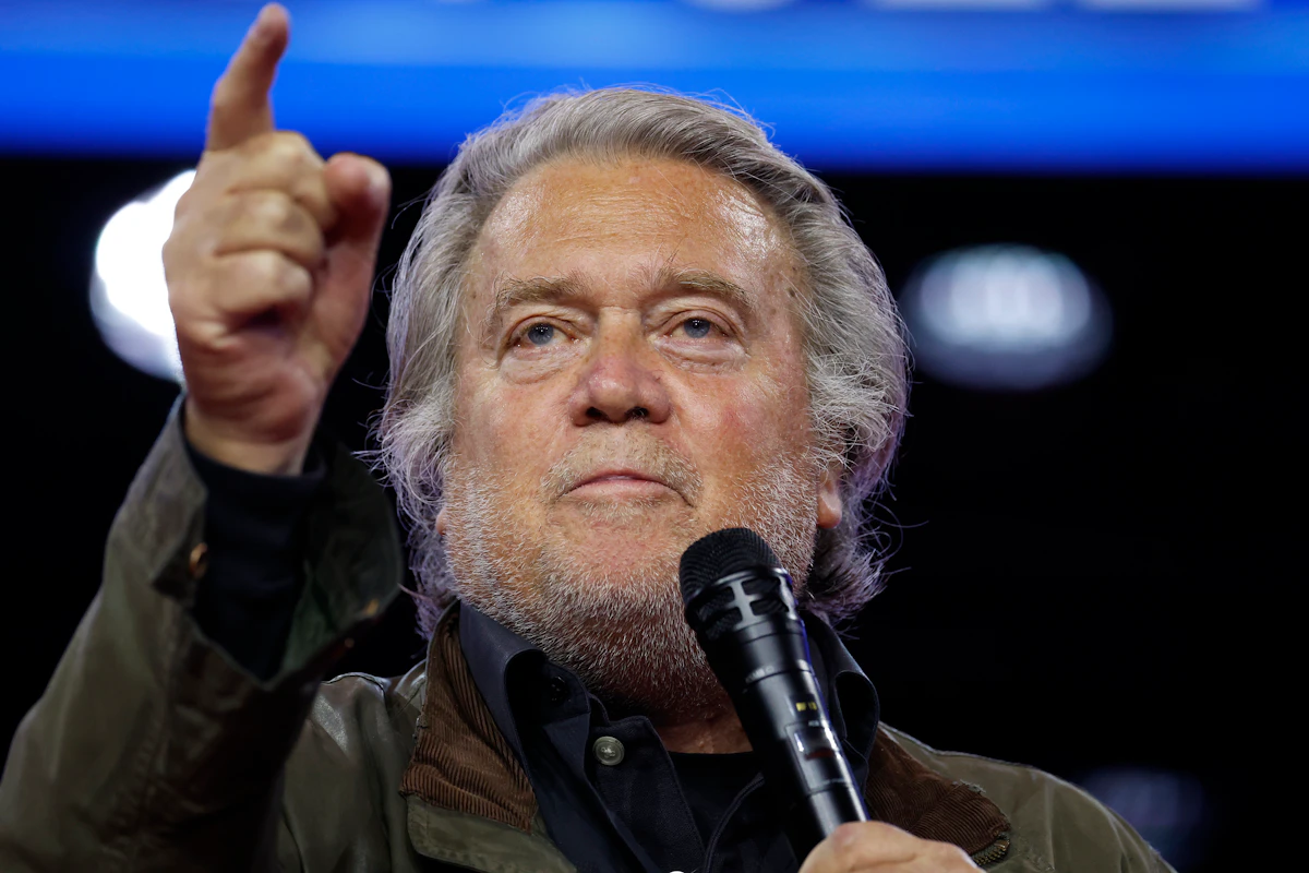 Steve Bannon Accidentally Wrecks One of Trump’s Worst Lies About Biden Steve Bannon Accidentally Wrecks One of Trump’s Worst Lies About Biden