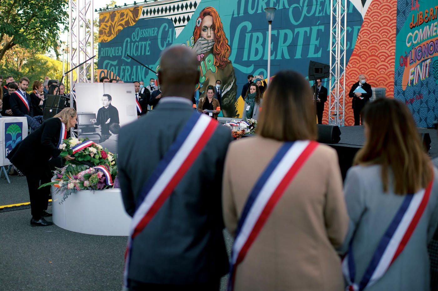 One year after the death of the secondary school teacher Samuel Paty, who was murdered in October 2020 for having shown cartoons involving the prophet Muhammad, mourners left flowers at a ceremony honoring him.