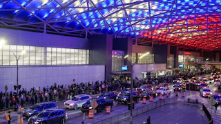 A long line of people outside of Hartsfield-Jackson Atlanta International Airport, waiting to get in.
