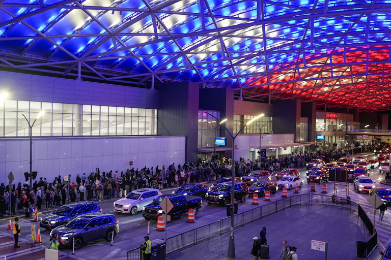 A long line of people outside of Hartsfield-Jackson Atlanta International Airport, waiting to get in.