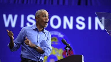 Obama speaks at a rally in Milwaukee