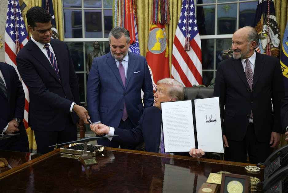 newrepublic.com - Alexia Underwood - MAGA and Silicon Valley Are Battling for Influence in the White House