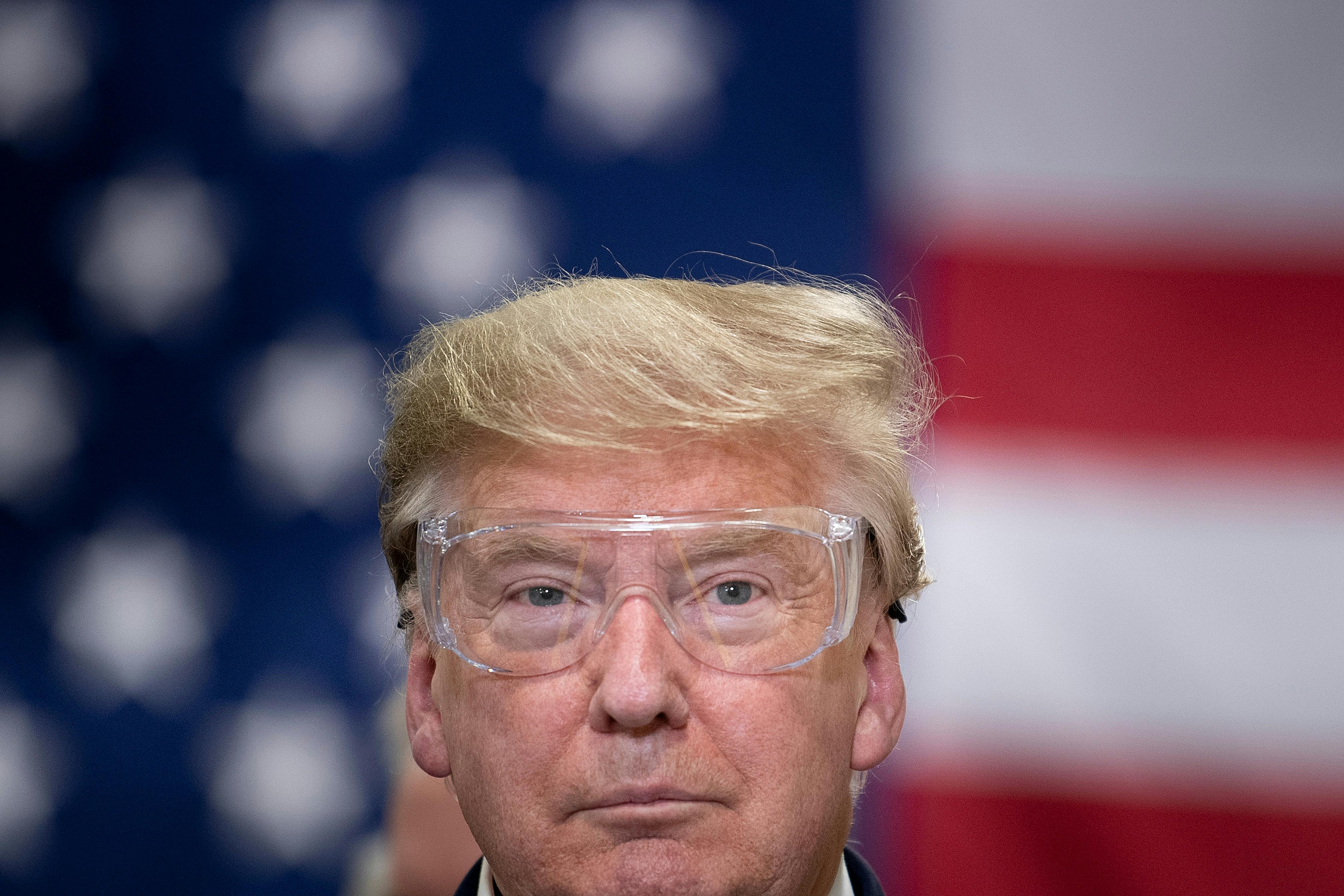 Trump se sooča s kritikami zaradi izjav o predsedniški moči in odzivov na proteste