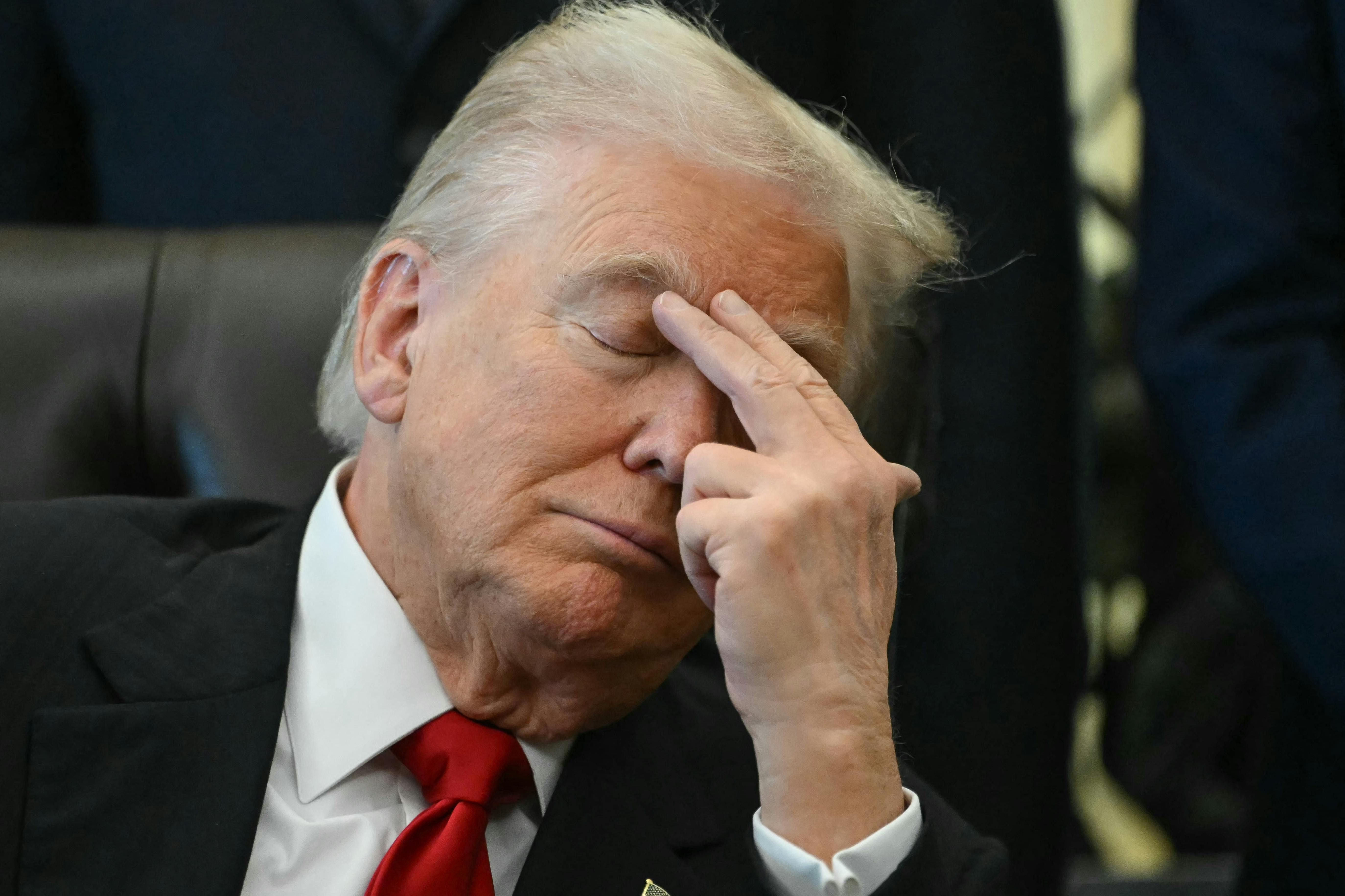 Donald Trump looks tired as he puts fingers to forehead